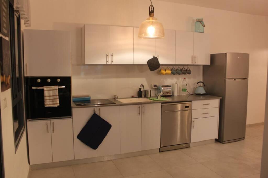 נוף הארבל עם חלון לכינרת Apartment Migdal Bagian luar foto