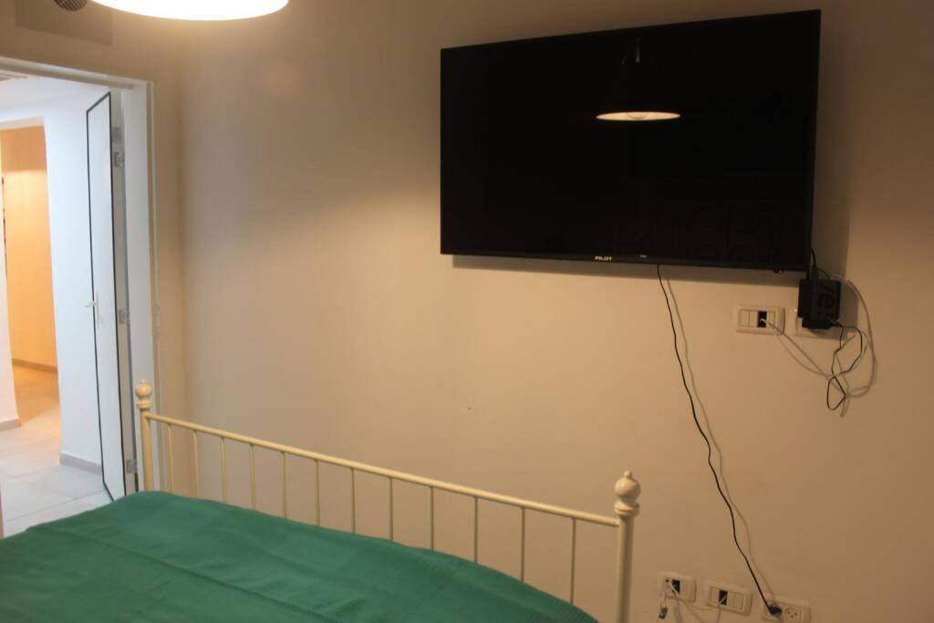 נוף הארבל עם חלון לכינרת Apartment Migdal Bagian luar foto