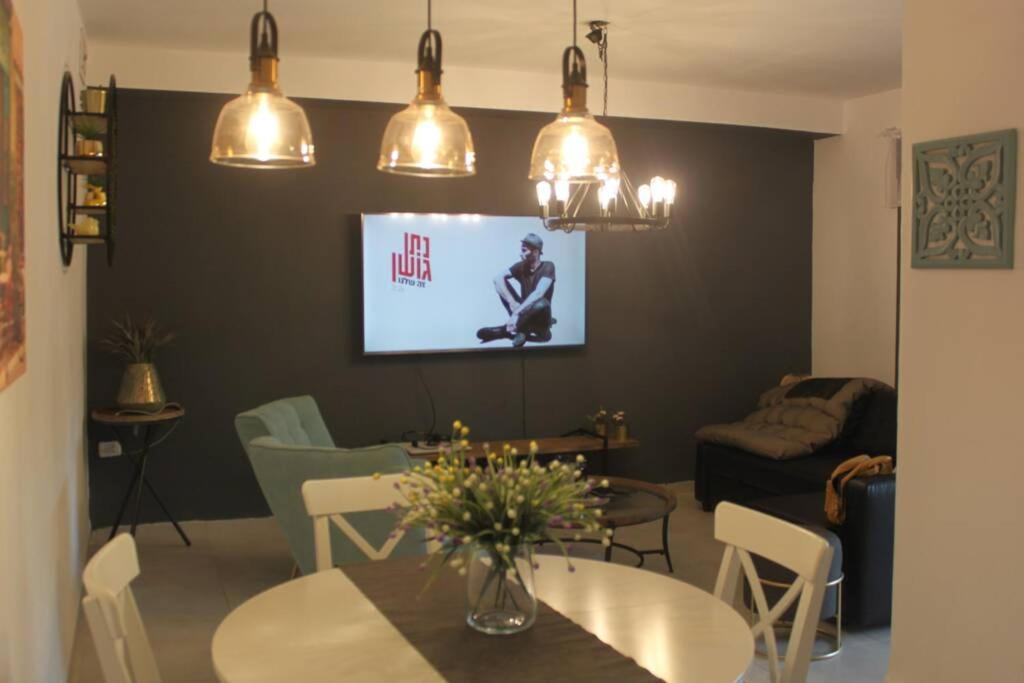 נוף הארבל עם חלון לכינרת Apartment Migdal Bagian luar foto