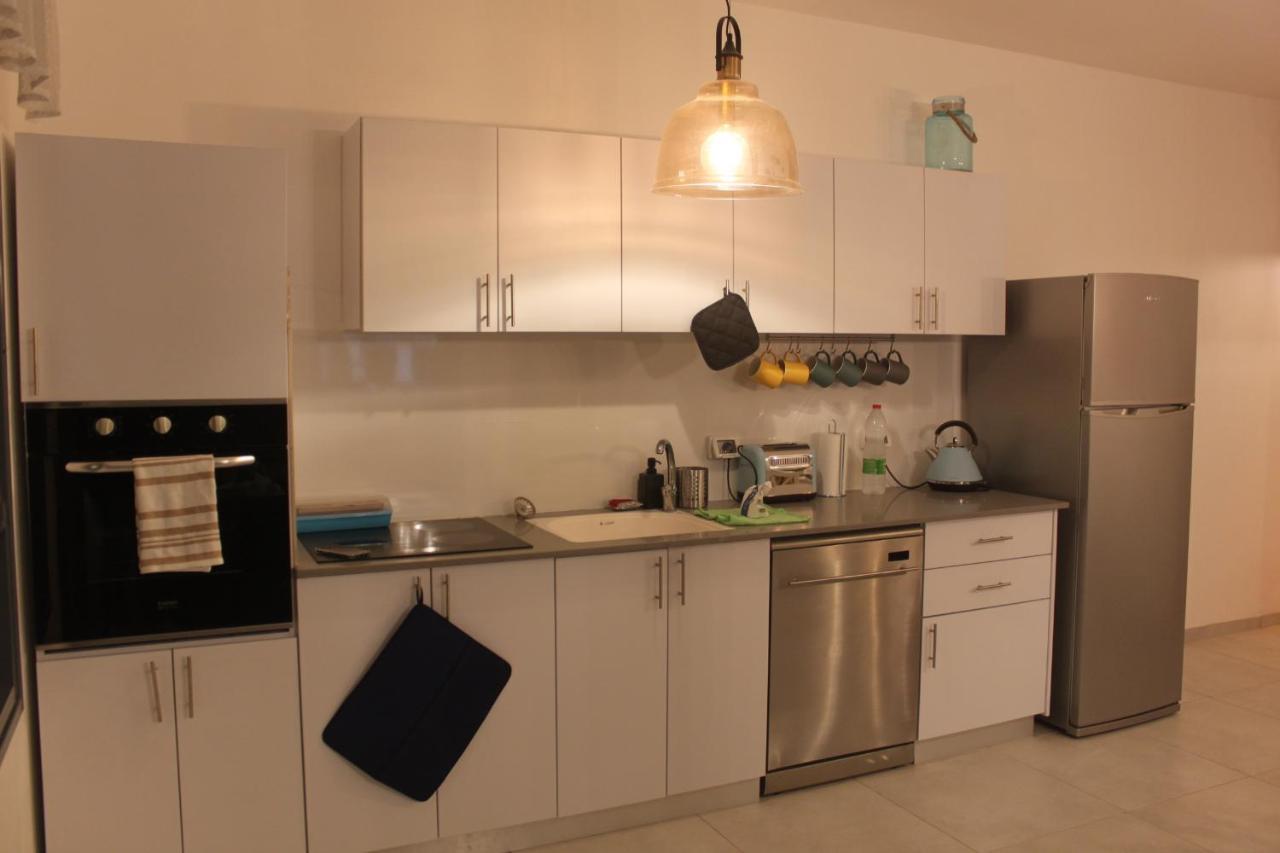 נוף הארבל עם חלון לכינרת Apartment Migdal Bagian luar foto