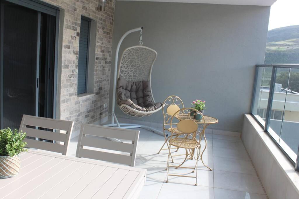נוף הארבל עם חלון לכינרת Apartment Migdal Bagian luar foto