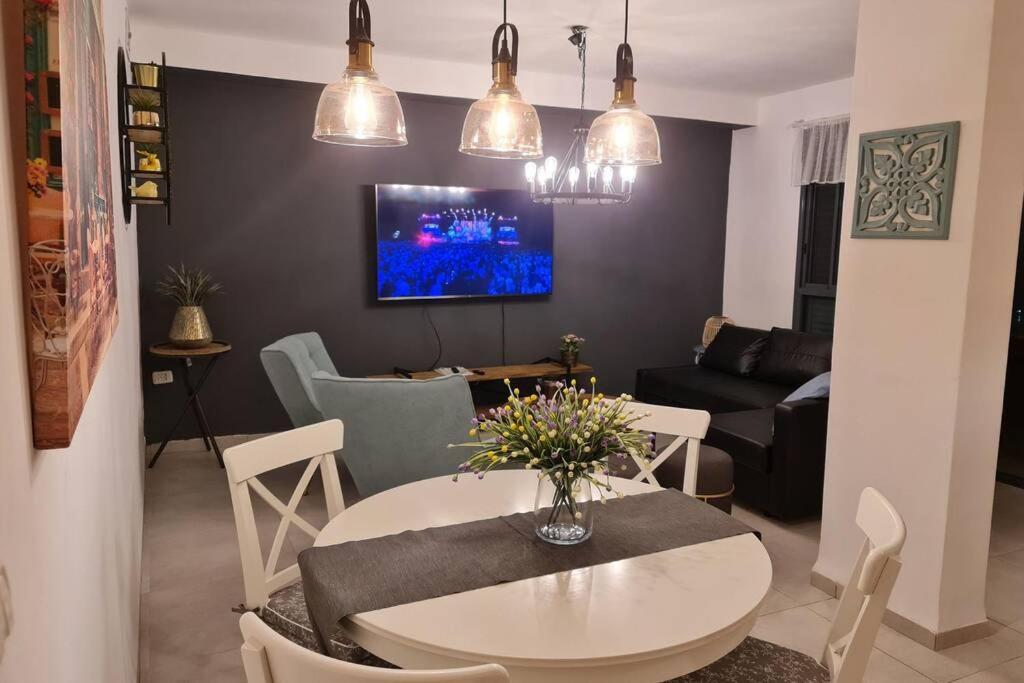נוף הארבל עם חלון לכינרת Apartment Migdal Bagian luar foto