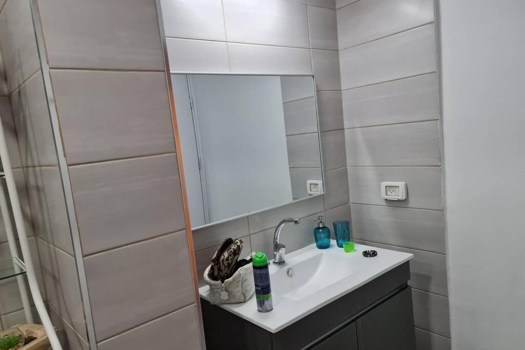 נוף הארבל עם חלון לכינרת Apartment Migdal Bagian luar foto