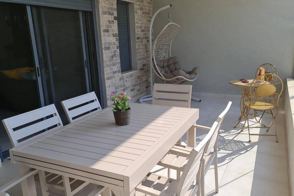 נוף הארבל עם חלון לכינרת Apartment Migdal Bagian luar foto