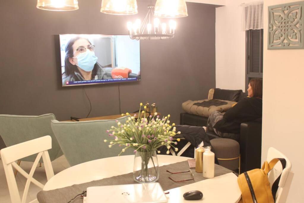 נוף הארבל עם חלון לכינרת Apartment Migdal Bagian luar foto